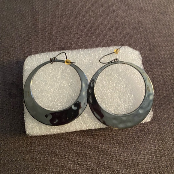 Earrings Medium-Large Size Hoops. Approximately 2”. - Picture 2 of 4